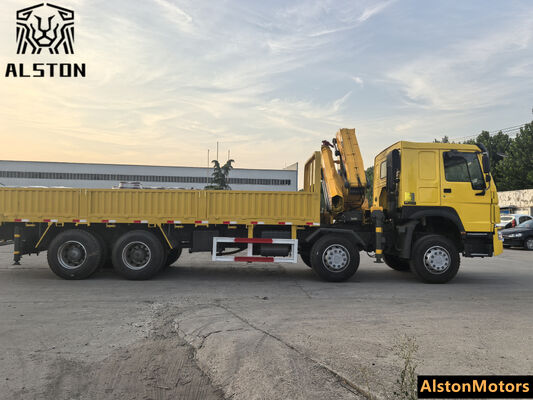 شاحنة رافعة HOWO 8x4 مستعملة برافعة XCMG 12 طن للبيع في غانا (371 حصان، قيادة يسار)