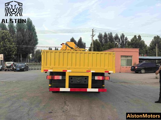 شاحنة رافعة HOWO 8x4 مستعملة برافعة XCMG 12 طن للبيع في غانا (371 حصان، قيادة يسار)