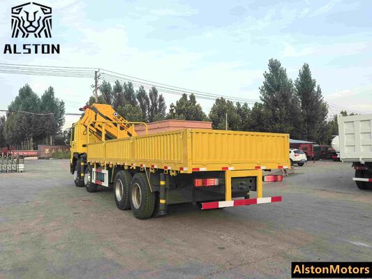 شاحنة رافعة HOWO 8x4 مستعملة برافعة XCMG 12 طن للبيع في غانا (371 حصان، قيادة يسار)