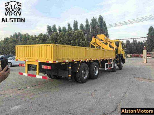 شاحنة رافعة HOWO 8x4 مستعملة برافعة XCMG 12 طن للبيع في غانا (371 حصان، قيادة يسار)