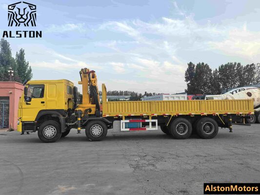 شاحنة رافعة HOWO 8x4 مستعملة برافعة XCMG 12 طن للبيع في غانا (371 حصان، قيادة يسار)